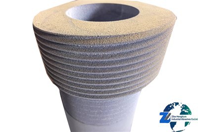 Vè k'ap manje kadav fanm k'ap pile